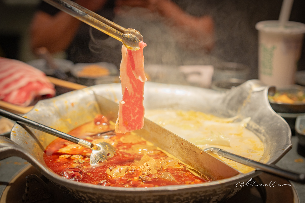 湊湊火鍋 台北大巨蛋店｜川味成都麻辣鍋,豬肚雞鍋好喝 @Alina 愛琳娜