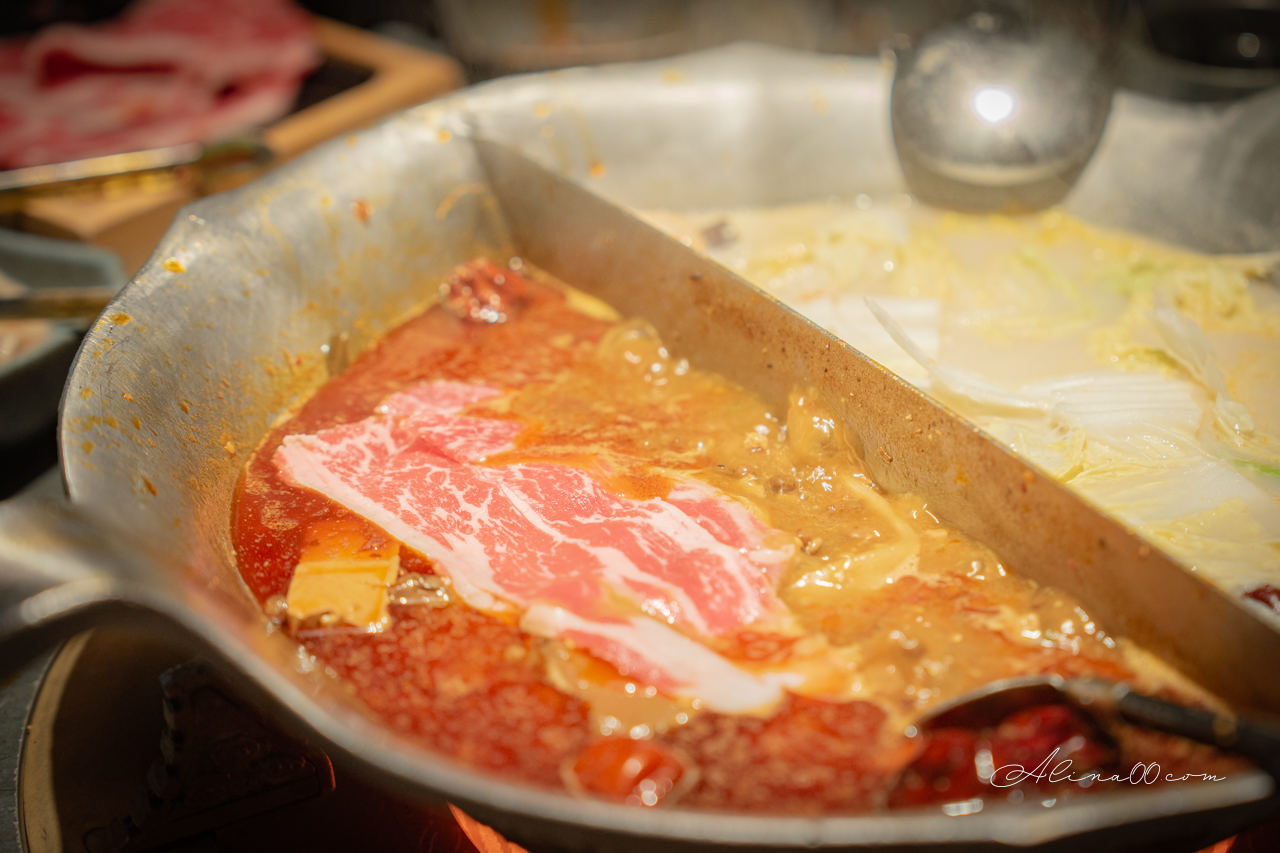 湊湊火鍋 台北大巨蛋店｜川味成都麻辣鍋,豬肚雞鍋好喝 @Alina 愛琳娜