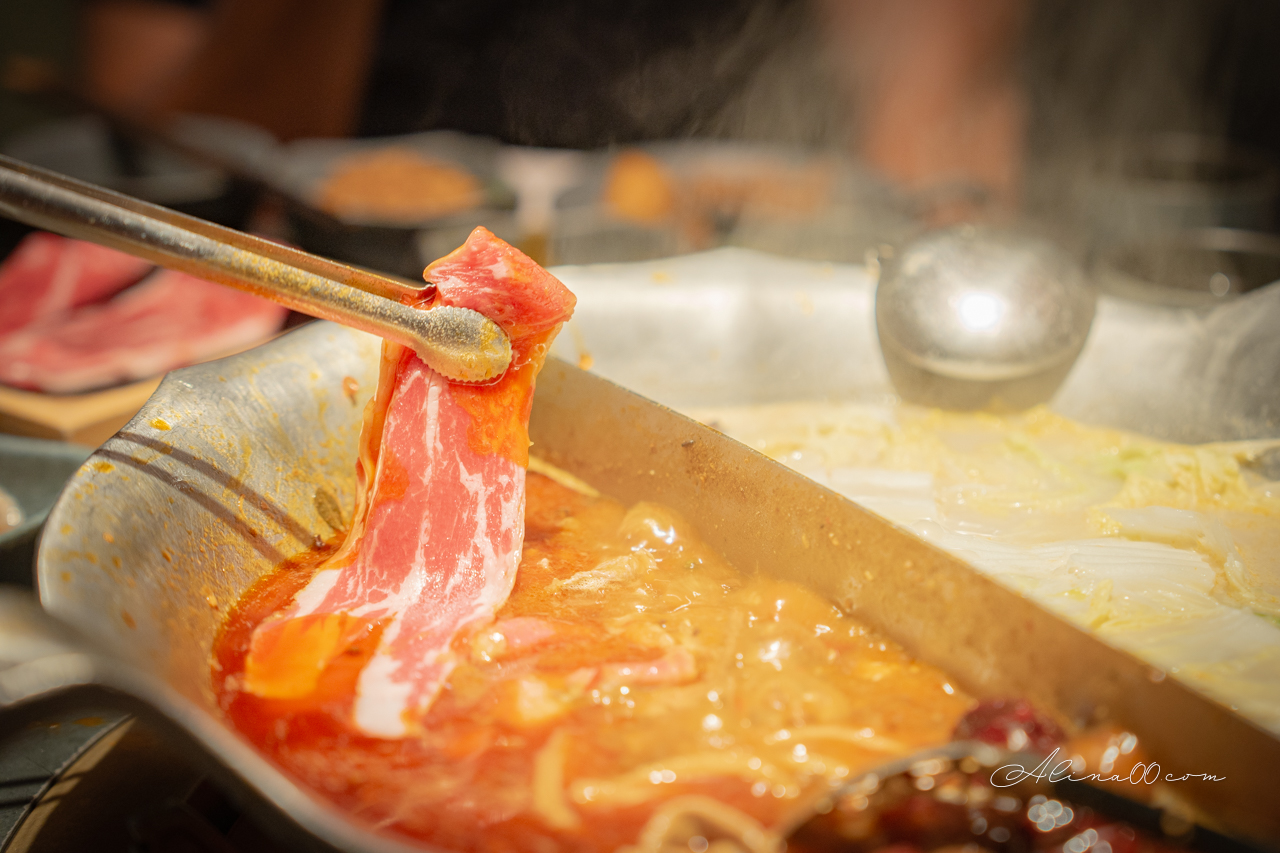湊湊火鍋 台北大巨蛋店｜川味成都麻辣鍋,豬肚雞鍋好喝 @Alina 愛琳娜