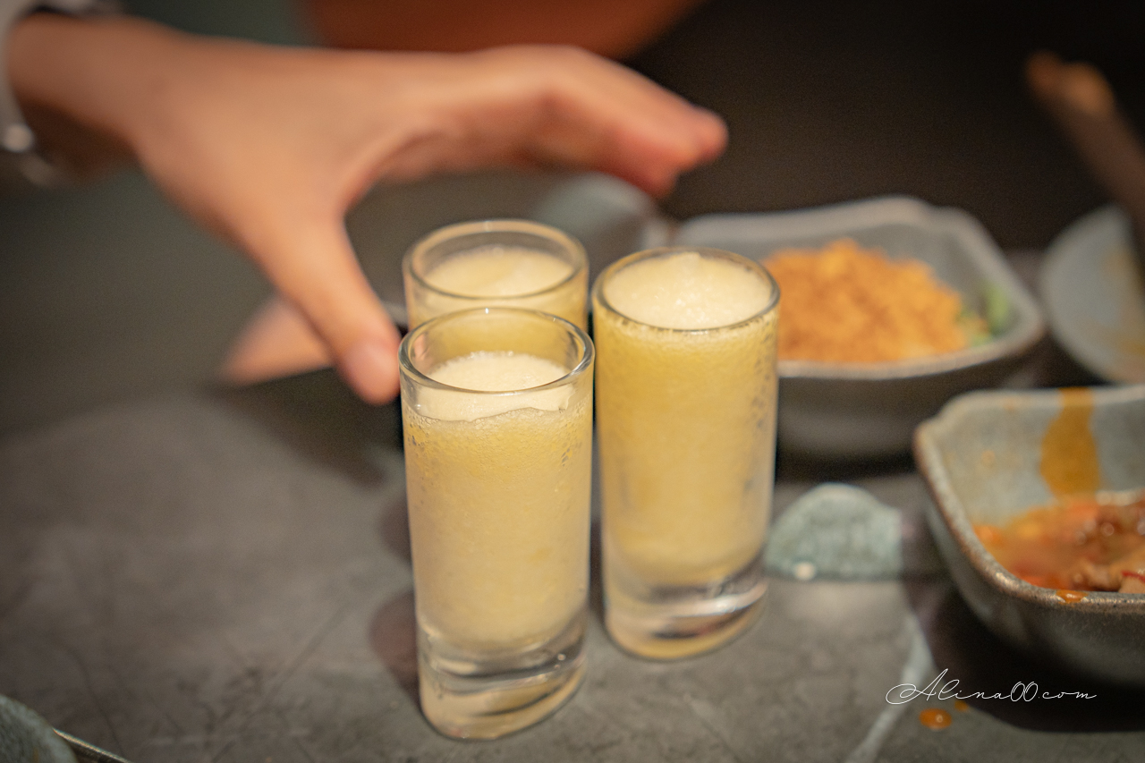 湊湊火鍋 台北大巨蛋店｜川味成都麻辣鍋,豬肚雞鍋好喝 @Alina 愛琳娜