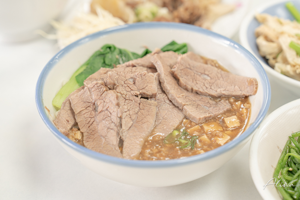 金春發牛肉店｜牛肉麵百年老店，鮮嫩溫體牛清燉、乾拌都好吃 @Alina 愛琳娜