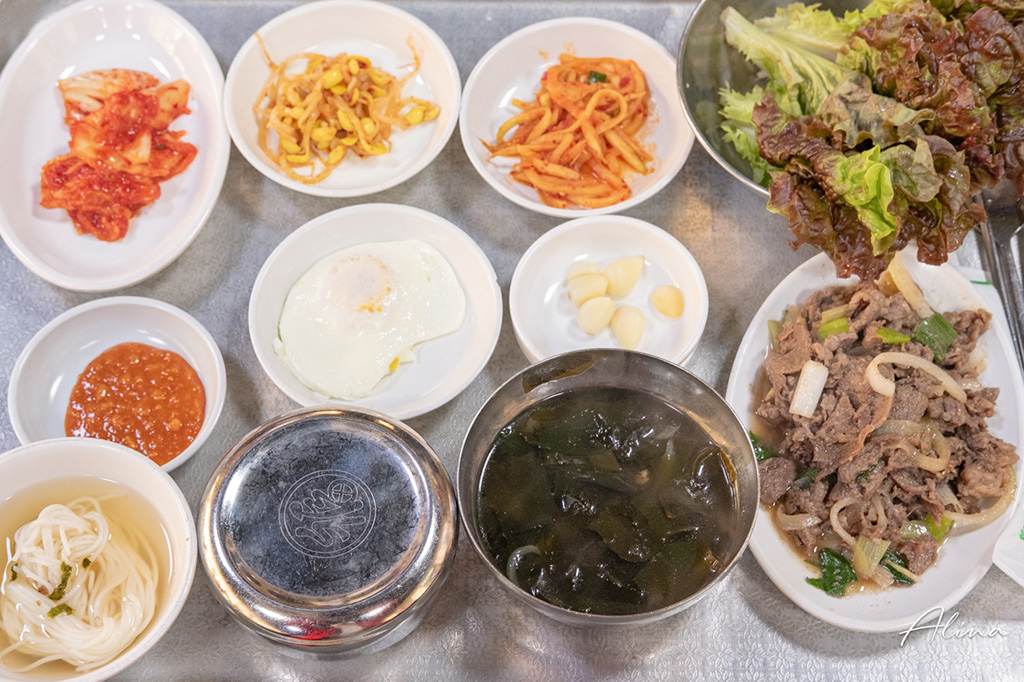 【首爾美食】柿樹之家司機食堂|平價烤肉套餐,無限挑戰節目推薦 @Alina 愛琳娜 【首爾美食】柿樹之家司機食堂|平價烤肉套餐,無限挑戰節目推薦 @Alina 愛琳娜