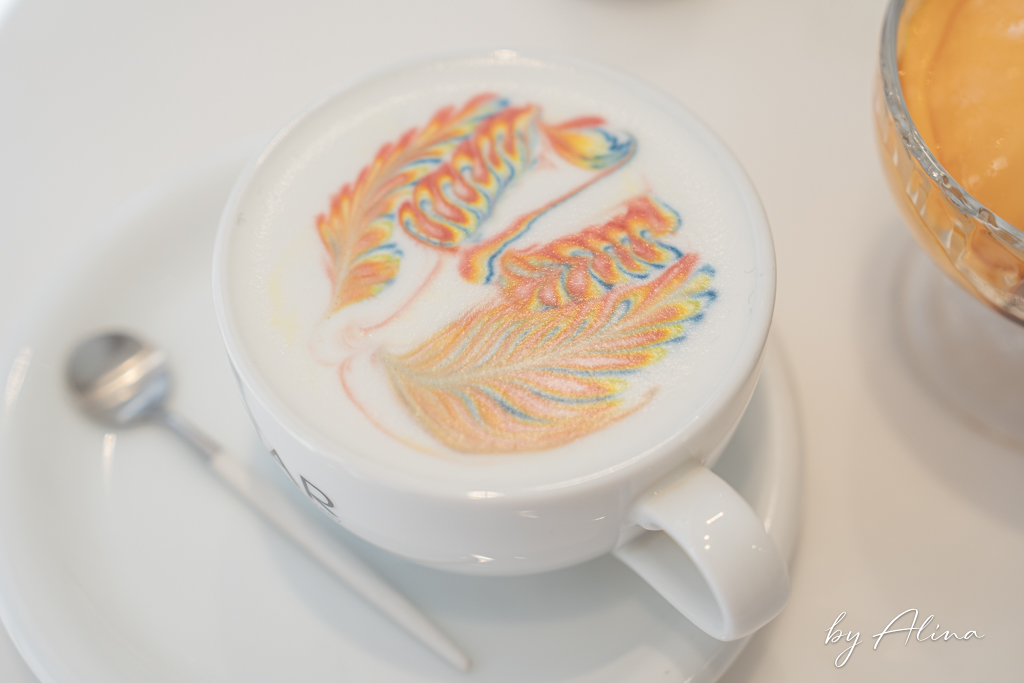 銀座彩虹拉花咖啡 ROAR COFFEE Tokyo Ginza｜有藝術感的拿鐵 @Alina 愛琳娜