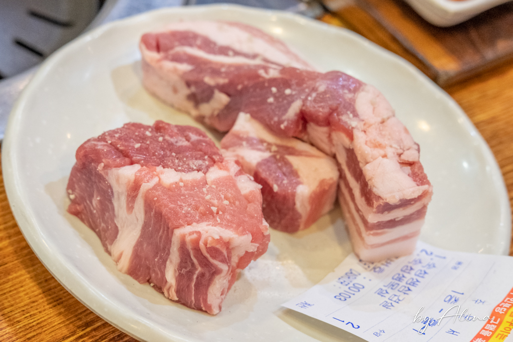 釜山味贊王鹽烤肉｜西面必吃鹽烤豬五花肉，有桌邊烤肉服務 @Alina 愛琳娜