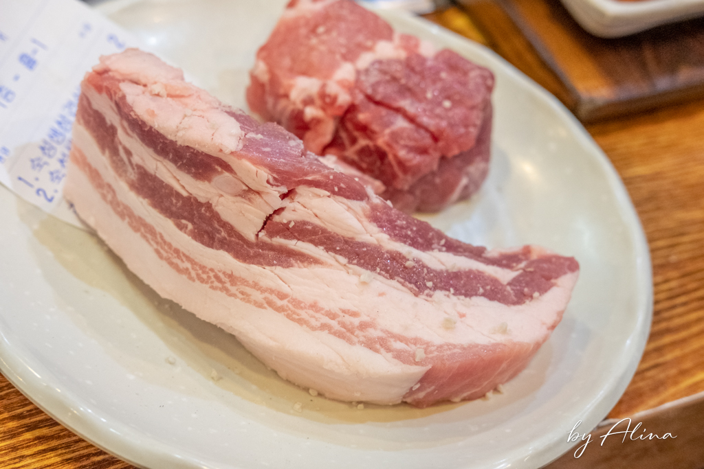 釜山味贊王鹽烤肉｜西面必吃鹽烤豬五花肉，有桌邊烤肉服務 @Alina 愛琳娜