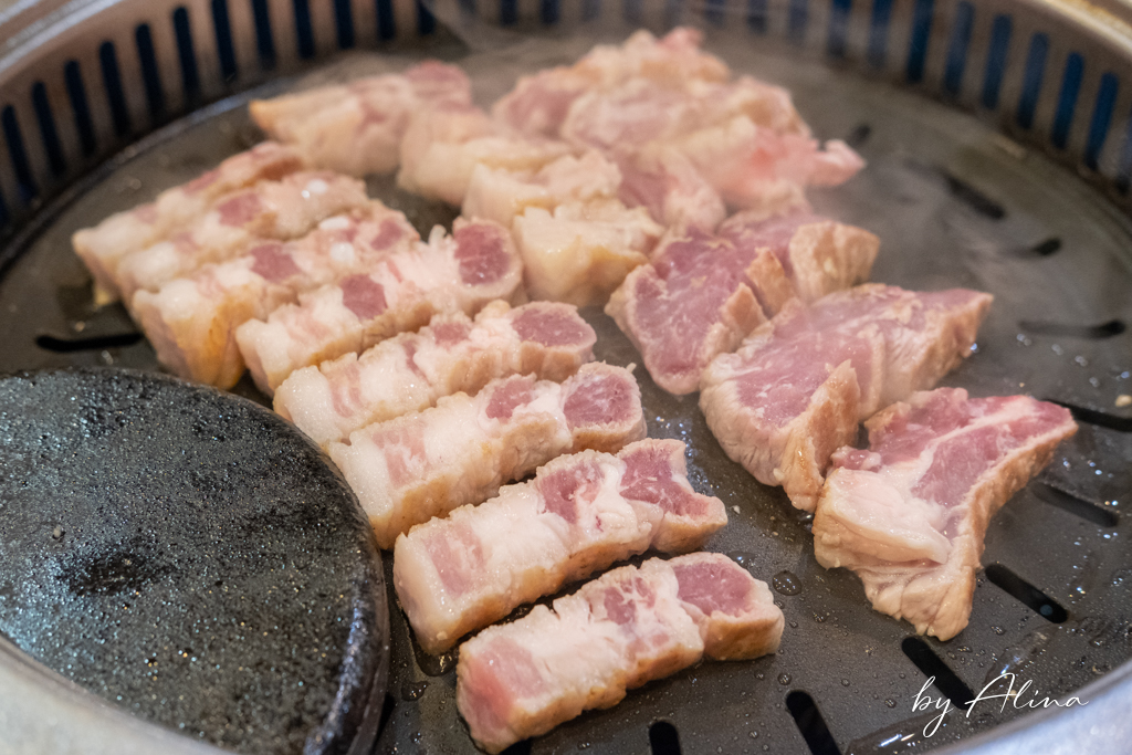 釜山味贊王鹽烤肉｜西面必吃鹽烤豬五花肉，有桌邊烤肉服務 @Alina 愛琳娜