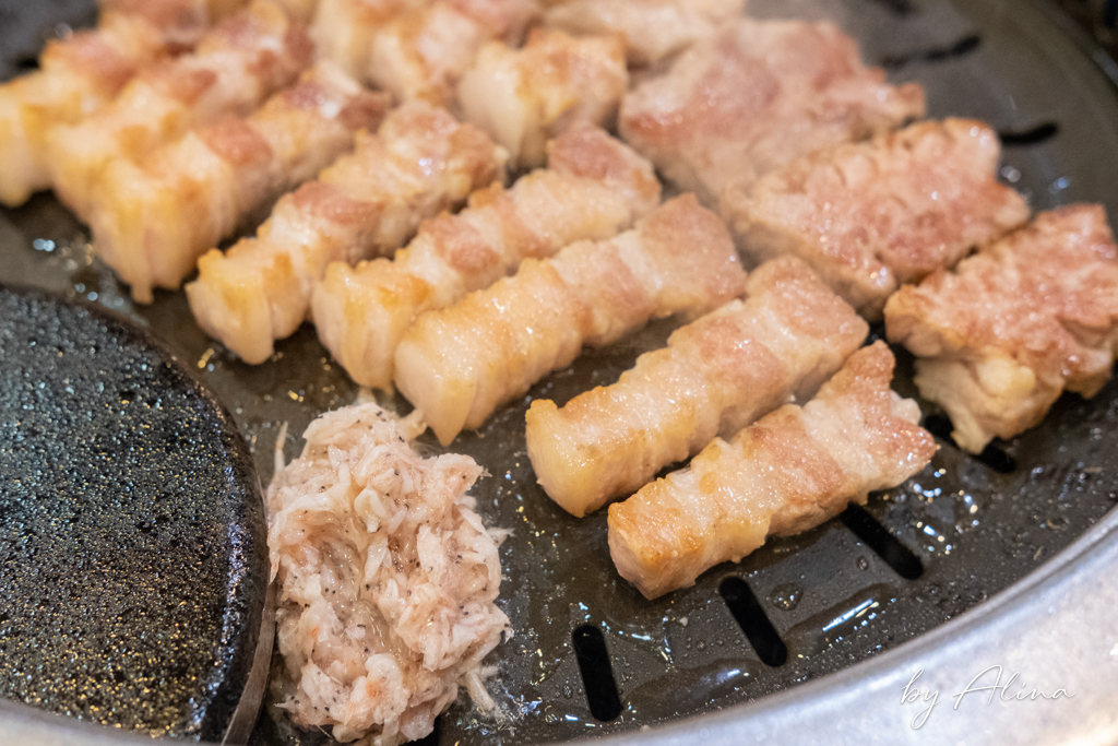 釜山味贊王鹽烤肉｜西面必吃鹽烤豬五花肉，有桌邊烤肉服務 @Alina 愛琳娜