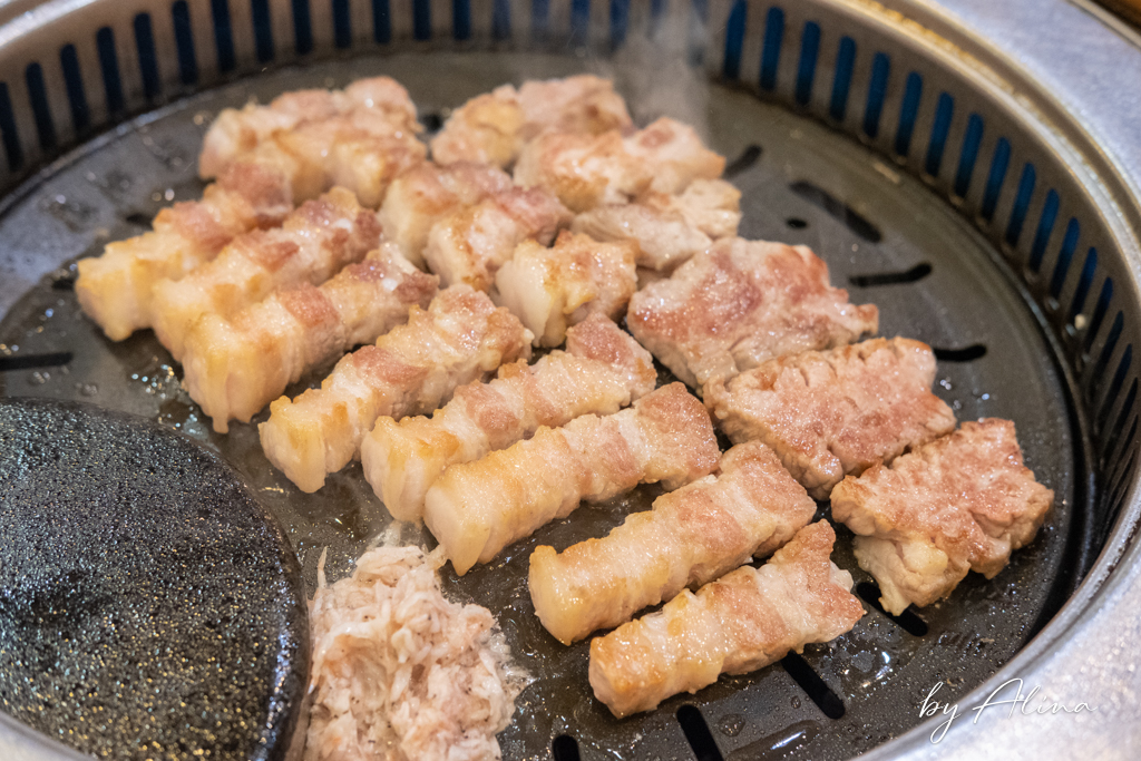 釜山味贊王鹽烤肉｜西面必吃鹽烤豬五花肉，有桌邊烤肉服務 @Alina 愛琳娜