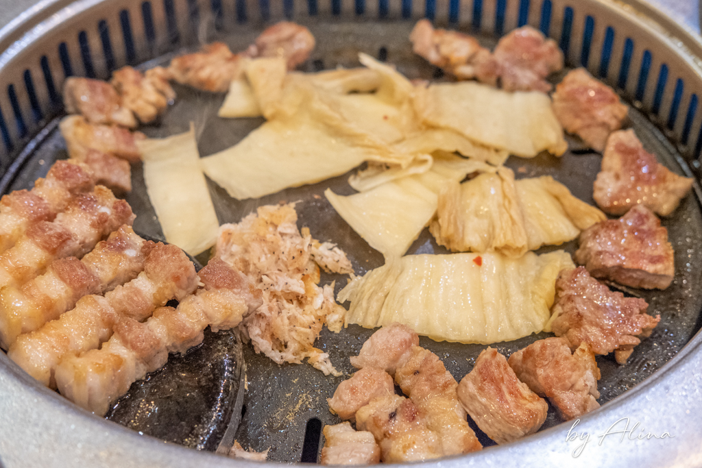 釜山味贊王鹽烤肉｜西面必吃鹽烤豬五花肉，有桌邊烤肉服務 @Alina 愛琳娜