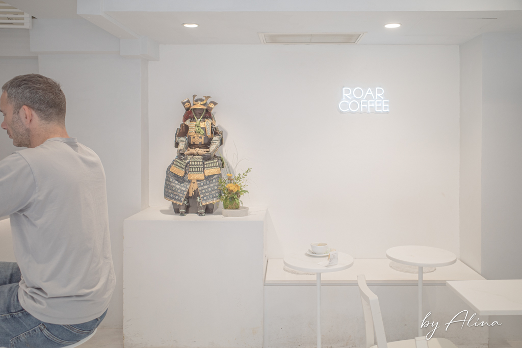 銀座彩虹拉花咖啡 ROAR COFFEE Tokyo Ginza｜有藝術感的拿鐵 @Alina 愛琳娜