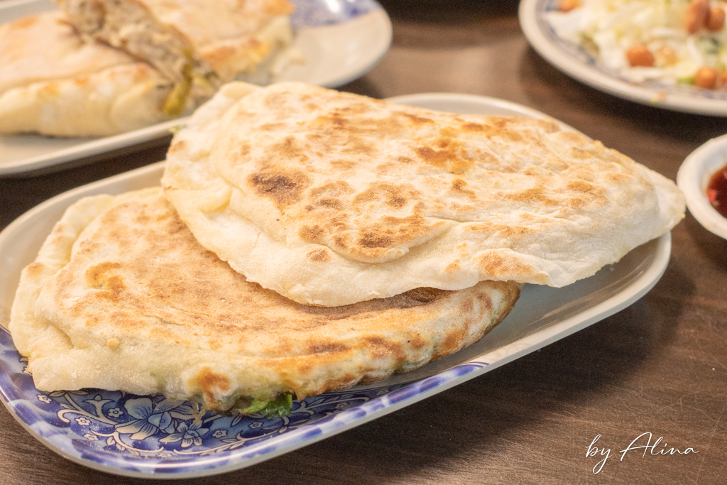 江蘇菜盒店乾烙餅｜台北東區巷仔內小吃，韭菜盒豆腐捲高人氣 @Alina 愛琳娜