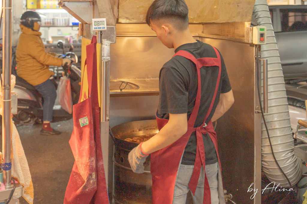 吳記排骨酥內湖737巷店|香酥刷嘴,無骨肉條比帶骨更好吃 @Alina 愛琳娜 吳記排骨酥內湖737巷店|香酥刷嘴,無骨肉條比帶骨更好吃 @Alina 愛琳娜