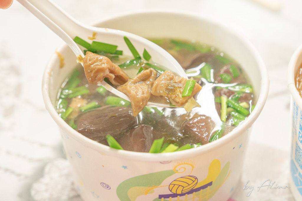 顏家油飯大腸麵線｜內湖737巷40年老店，油飯配豬血湯最經典 @Alina 愛琳娜