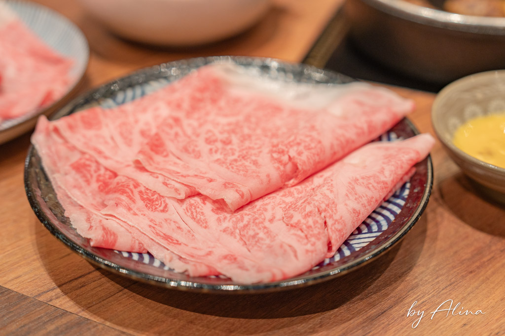 黑毛屋涮涮鍋、壽喜燒｜和牛火鍋輕巧自由選，冬季限定柚子鍋 @Alina 愛琳娜