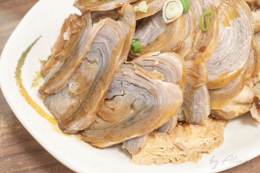 內湖山東餃子館｜聽說上班族都來排隊買外帶，蒸餃幾乎人人都點 @Alina 愛琳娜