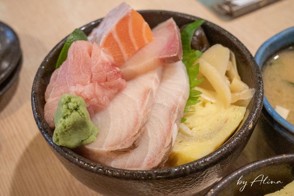 躼腳日式料理｜身長腳海鮮丼飯，海膽、厚切生魚片大受歡迎 @Alina 愛琳娜
