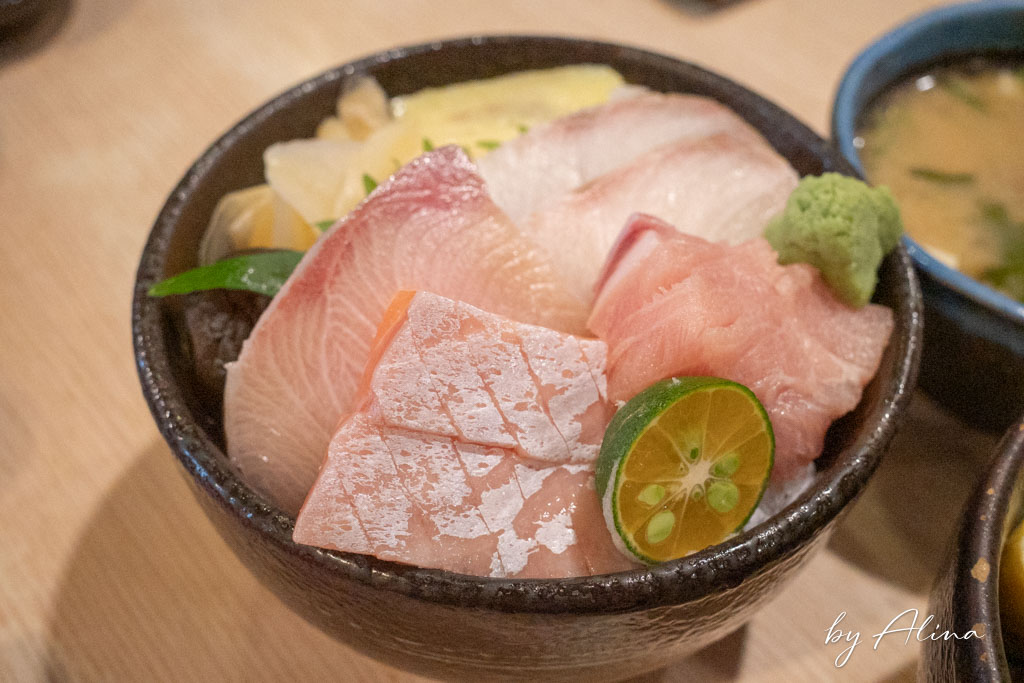 躼腳日式料理｜身長腳海鮮丼飯，海膽、厚切生魚片大受歡迎 @Alina 愛琳娜