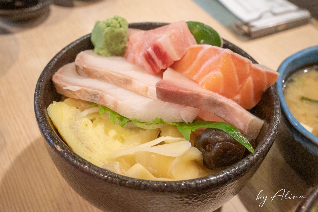躼腳日式料理｜身長腳海鮮丼飯，海膽、厚切生魚片大受歡迎 @Alina 愛琳娜
