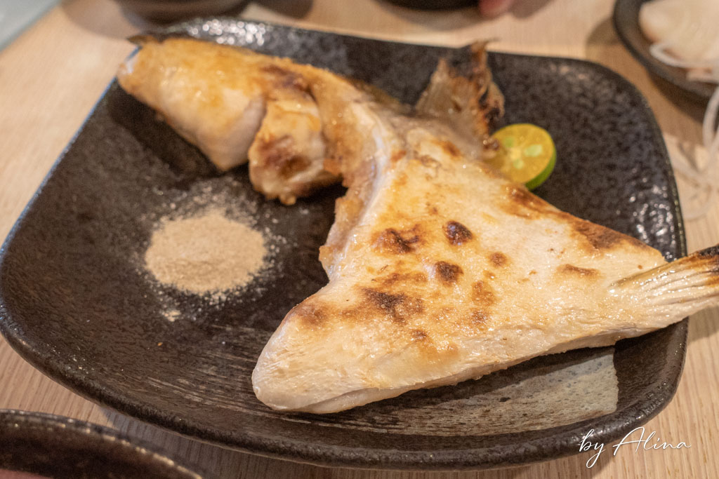 躼腳日式料理｜身長腳海鮮丼飯，海膽、厚切生魚片大受歡迎 @Alina 愛琳娜