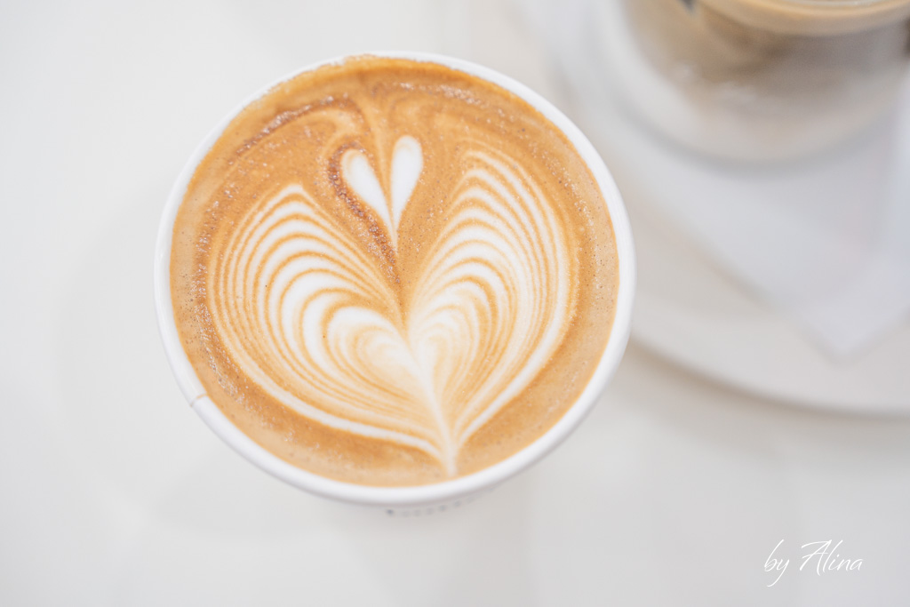 Butter Coffee Stand 中野通旁極簡白咖啡館，可麗露控超愛 @Alina 愛琳娜