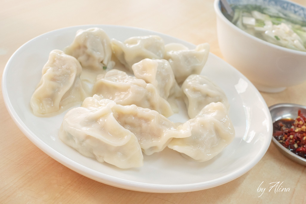 丁媽媽手工水餃｜皮薄餡多，沾辣椒醬油很夠味 @Alina 愛琳娜