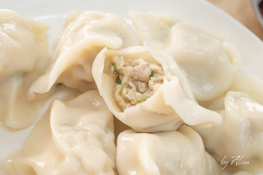 丁媽媽手工水餃|皮薄餡多,沾辣椒醬油很夠味 @Alina 愛琳娜 丁媽媽手工水餃|皮薄餡多,沾辣椒醬油很夠味 @Alina 愛琳娜