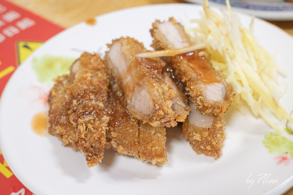 台中中華路大麵焿｜中華路夜市30年老店，大麵羹配燒肉香酥好吃 @Alina 愛琳娜