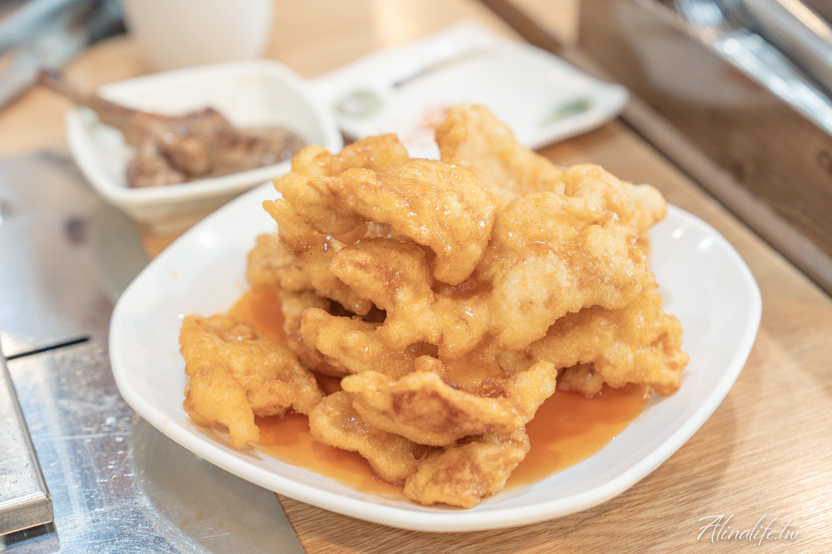 建大羊肉串一條街｜故鄉羊肉串會自動翻烤，炭烤羊肋排嫩彈多汁 @Alina 愛琳娜
