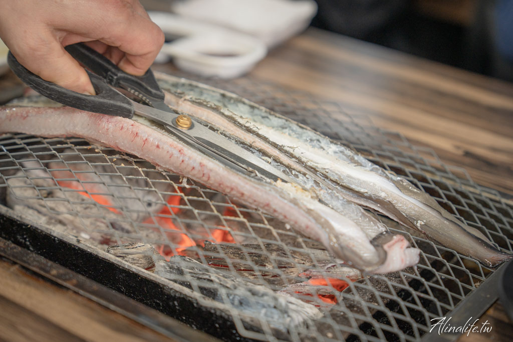 風川炭烤鰻魚｜首爾弘大必吃美食，專人幫烤白鰻、新鮮好吃 @Alina 愛琳娜
