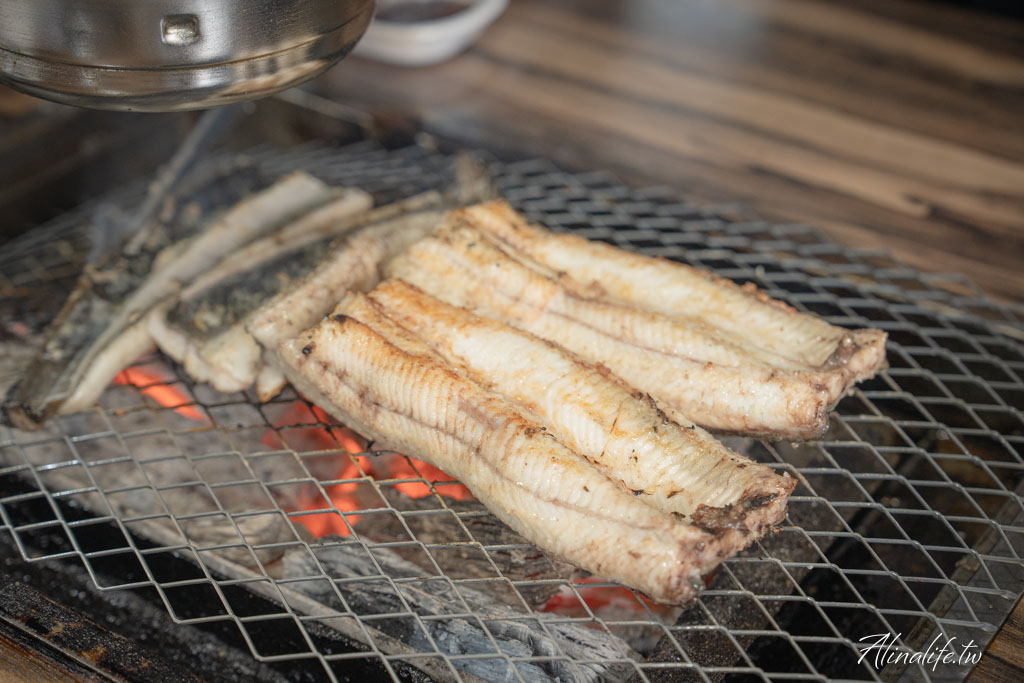 風川炭烤鰻魚｜首爾弘大必吃美食，專人幫烤白鰻、新鮮好吃 @Alina 愛琳娜