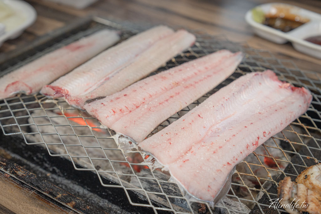 風川炭烤鰻魚｜首爾弘大必吃美食，專人幫烤白鰻、新鮮好吃 @Alina 愛琳娜