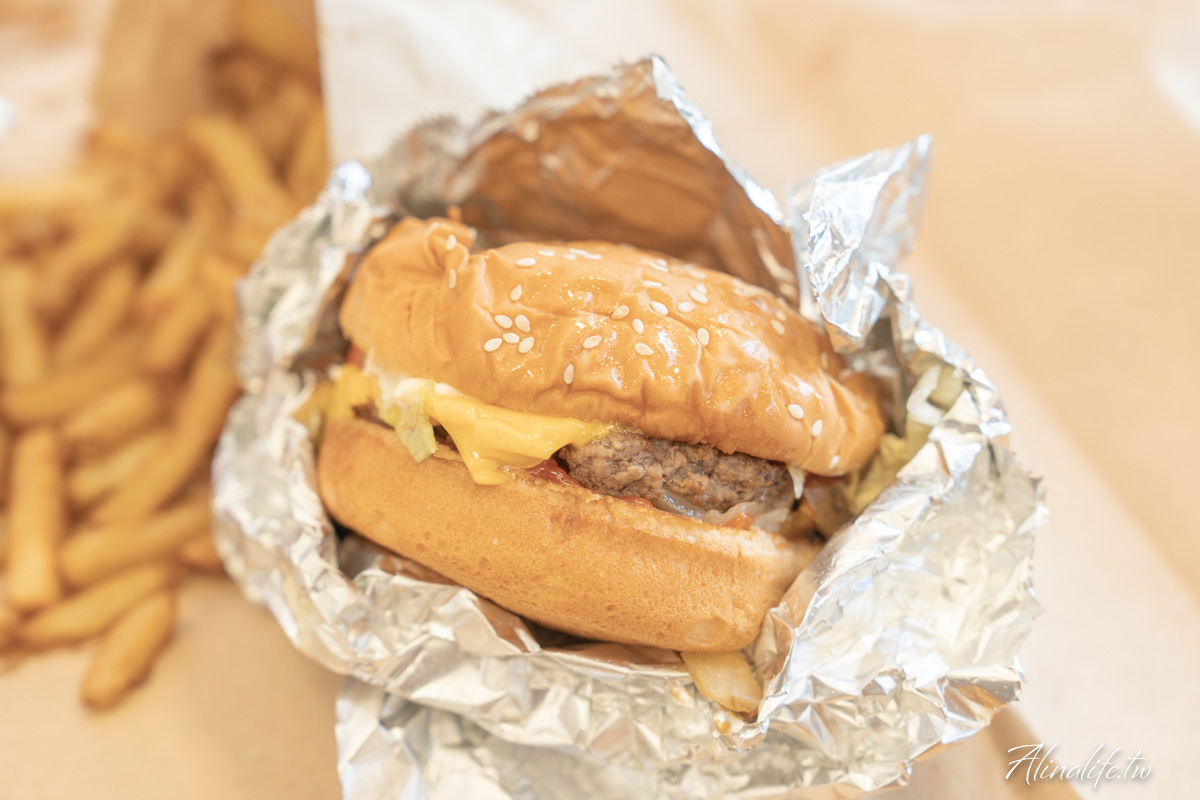 Five Guys 漢堡首爾江南店|培根起司牛肉漢堡配奶昔,豪邁又飽足 @Alina 愛琳娜 Five Guys 漢堡首爾江南店|培根起司牛肉漢堡配奶昔,豪邁又飽足 @Alina 愛琳娜
