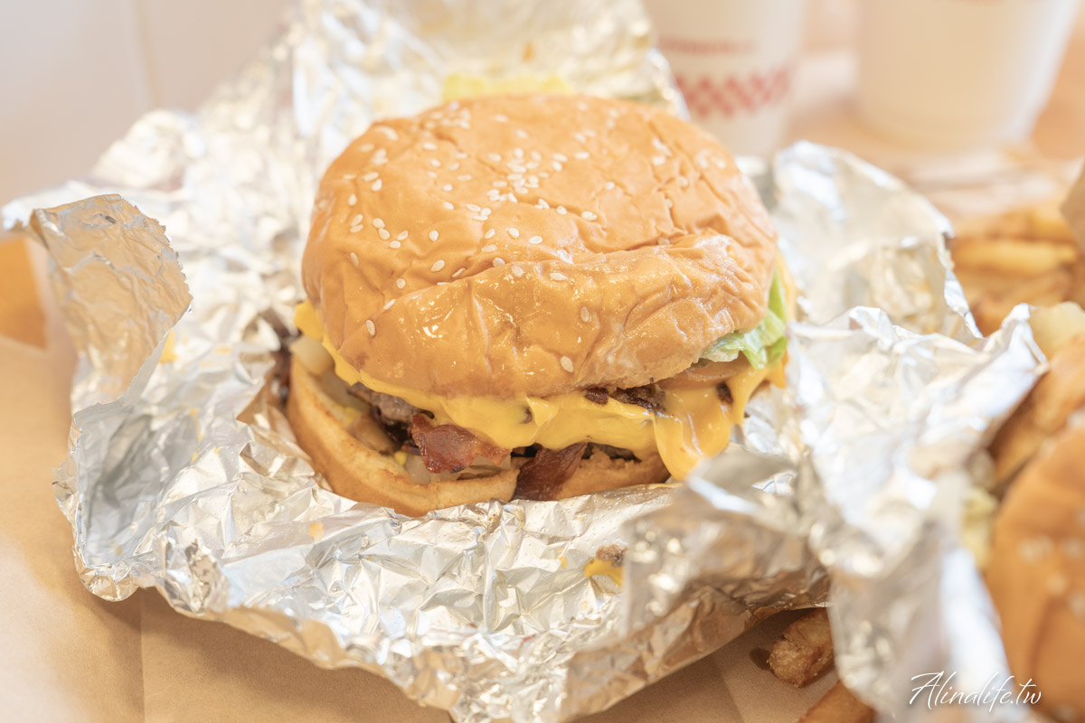 Five Guys 漢堡首爾江南店｜培根起司牛肉漢堡配奶昔，豪邁又飽足 @Alina 愛琳娜