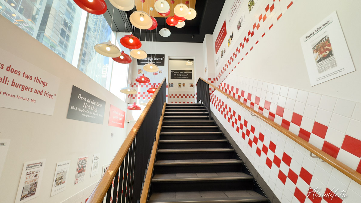 Five Guys 漢堡首爾江南店|培根起司牛肉漢堡配奶昔,豪邁又飽足 @Alina 愛琳娜 Five Guys 漢堡首爾江南店|培根起司牛肉漢堡配奶昔,豪邁又飽足 @Alina 愛琳娜