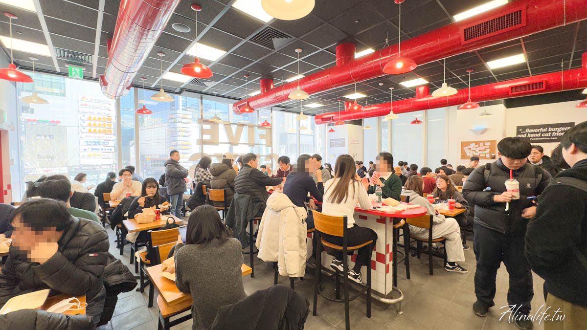 Five Guys 漢堡首爾江南店|培根起司牛肉漢堡配奶昔,豪邁又飽足 @Alina 愛琳娜 Five Guys 漢堡首爾江南店|培根起司牛肉漢堡配奶昔,豪邁又飽足 @Alina 愛琳娜