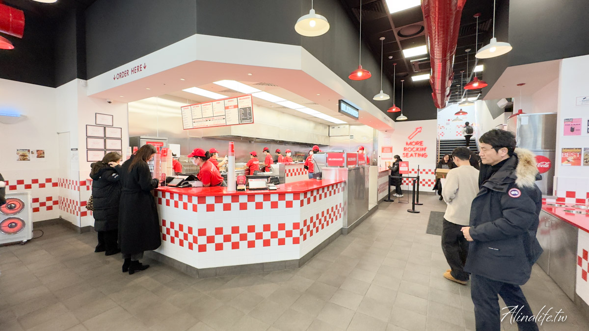 Five Guys 漢堡首爾江南店｜培根起司牛肉漢堡配奶昔，豪邁又飽足 @Alina 愛琳娜