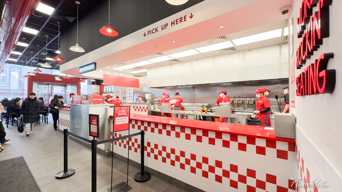 Five Guys 漢堡首爾江南店|培根起司牛肉漢堡配奶昔,豪邁又飽足 @Alina 愛琳娜 Five Guys 漢堡首爾江南店|培根起司牛肉漢堡配奶昔,豪邁又飽足 @Alina 愛琳娜