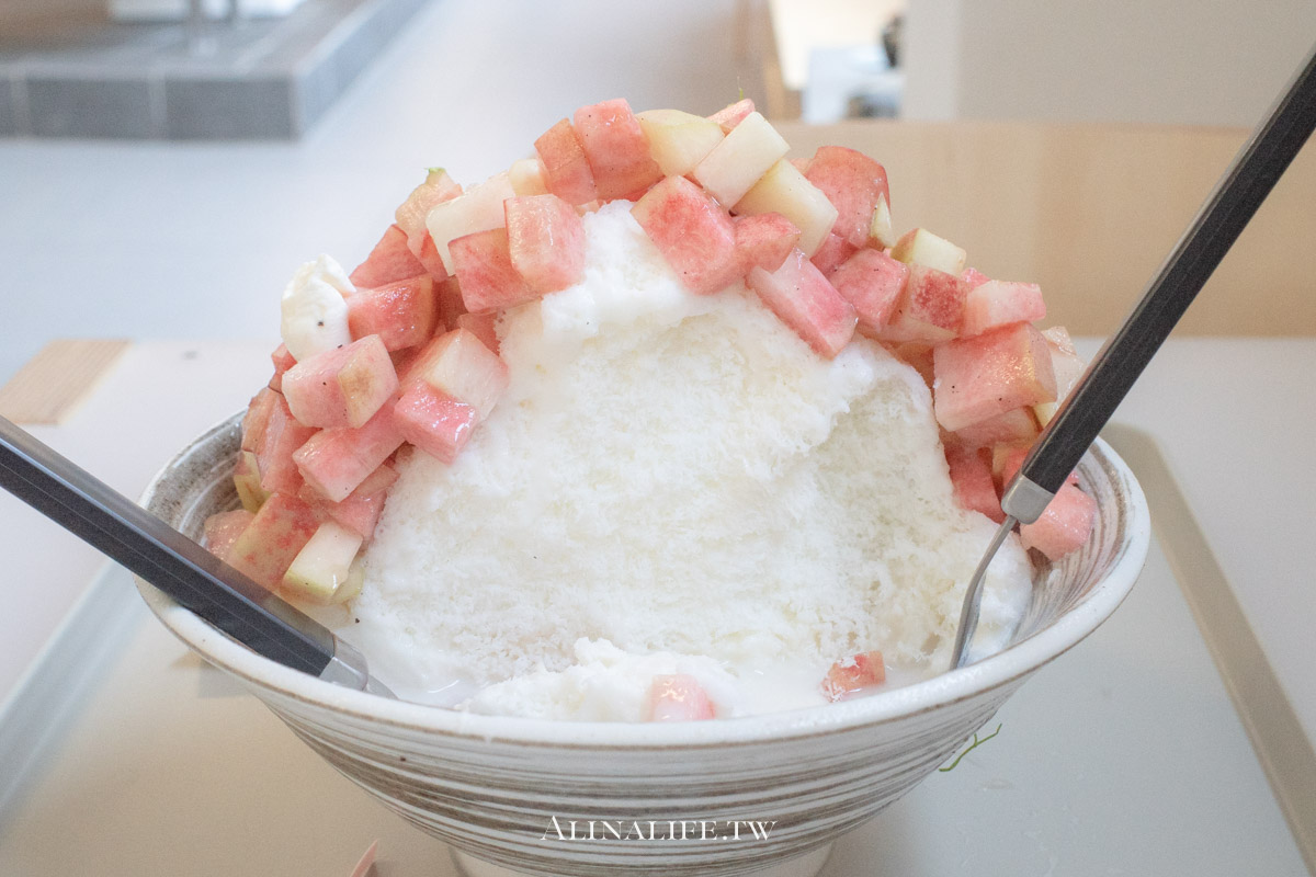 Motibeo 모티버｜西面站水蜜桃雪花冰，配愛心法式吐司療癒好吃 @Alina 愛琳娜