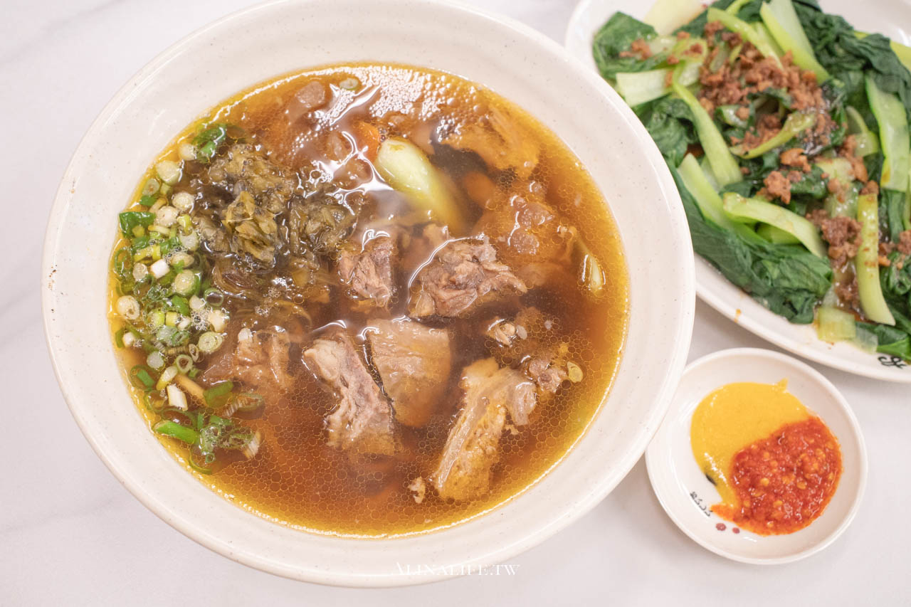 九添福牛肉麵館｜新竹米其林指南推薦，紅燒湯頭加牛油味更香 @Alina 愛琳娜