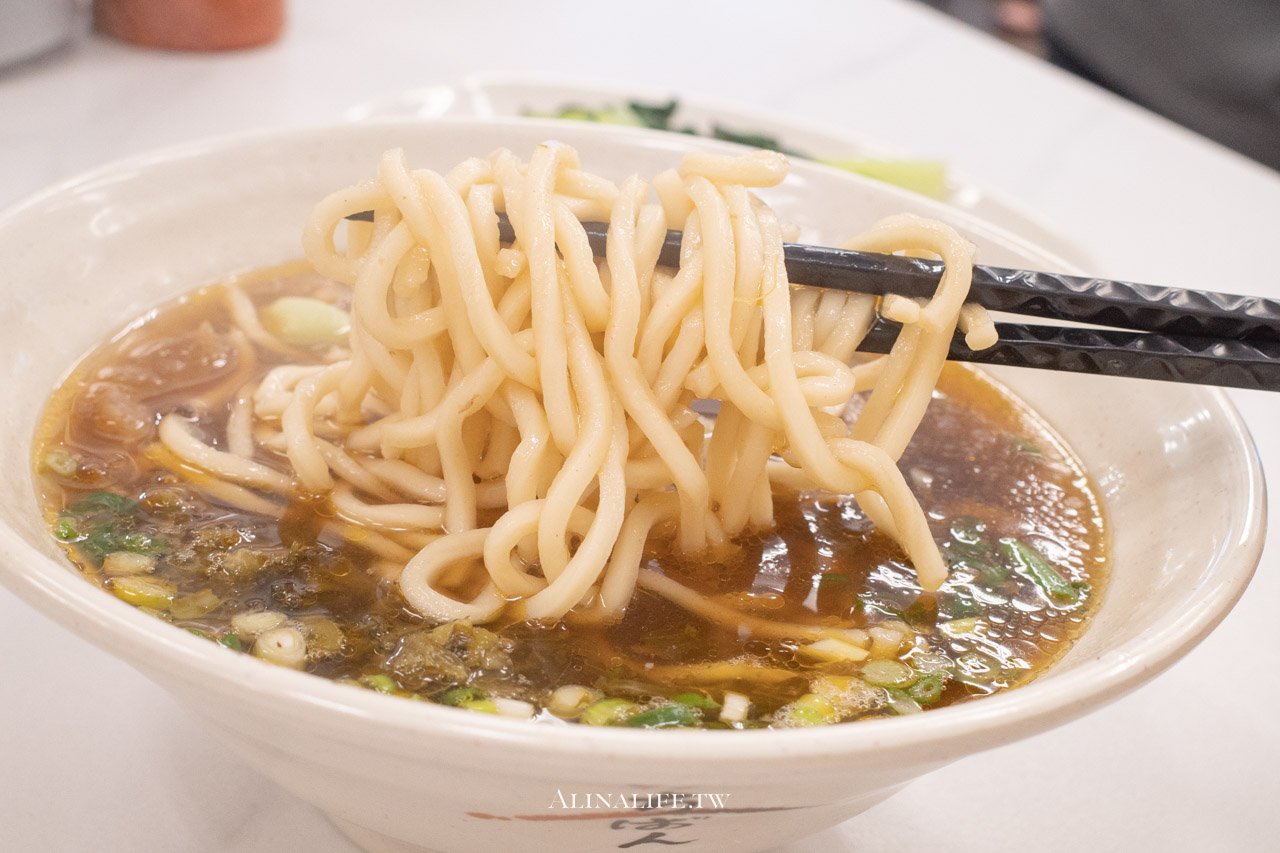 九添福牛肉麵館|新竹米其林指南推薦,紅燒湯頭加牛油味更香 @Alina 愛琳娜 九添福牛肉麵館|新竹米其林指南推薦,紅燒湯頭加牛油味更香 @Alina 愛琳娜