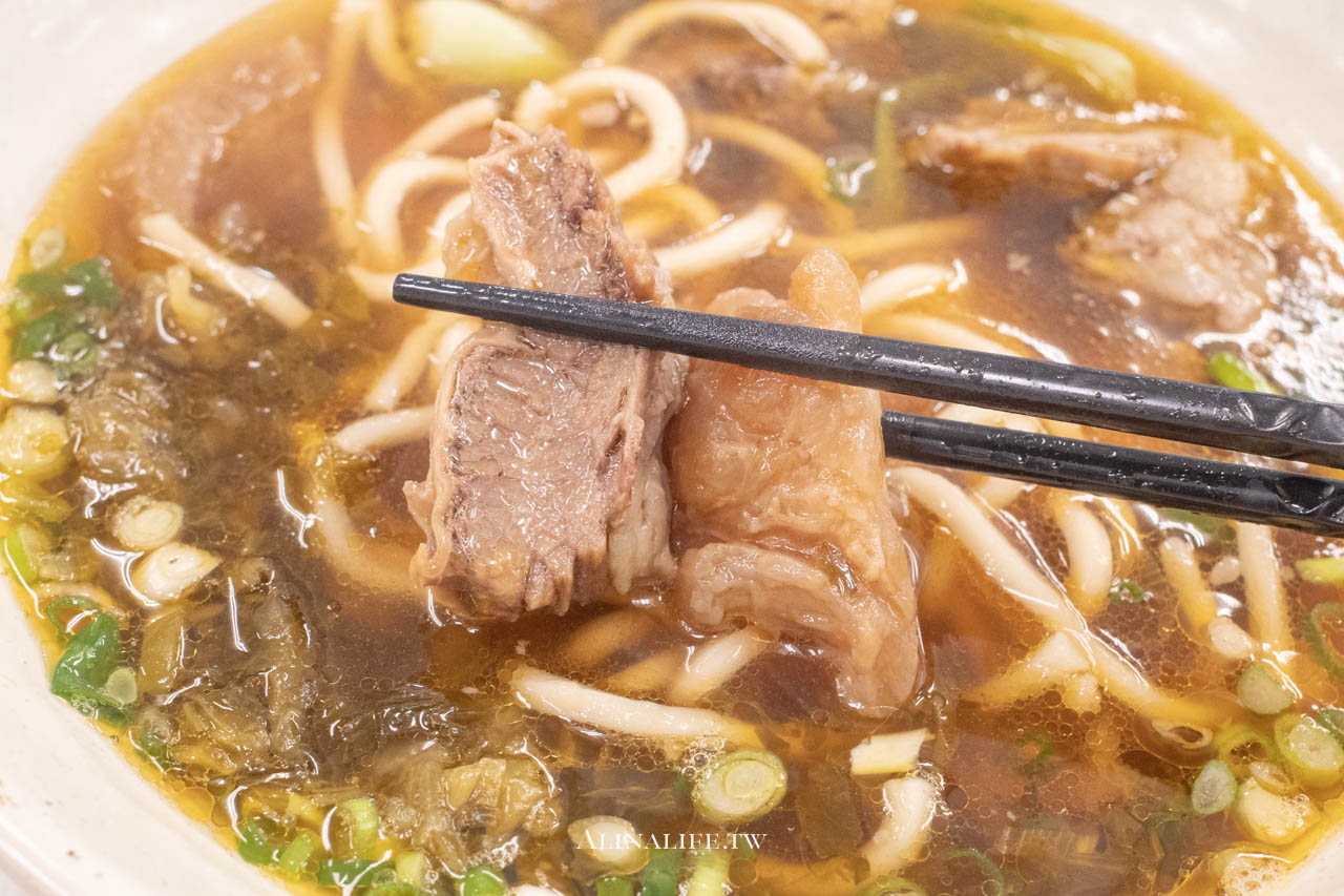 九添福牛肉麵館|新竹米其林指南推薦,紅燒湯頭加牛油味更香 @Alina 愛琳娜 九添福牛肉麵館|新竹米其林指南推薦,紅燒湯頭加牛油味更香 @Alina 愛琳娜