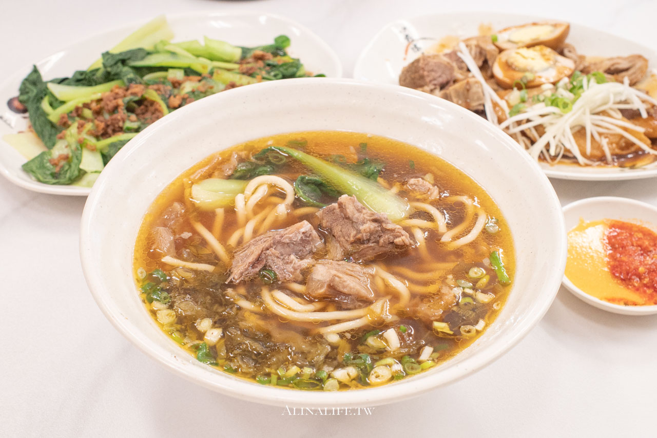 九添福牛肉麵館｜新竹米其林指南推薦，紅燒湯頭加牛油味更香 @Alina 愛琳娜
