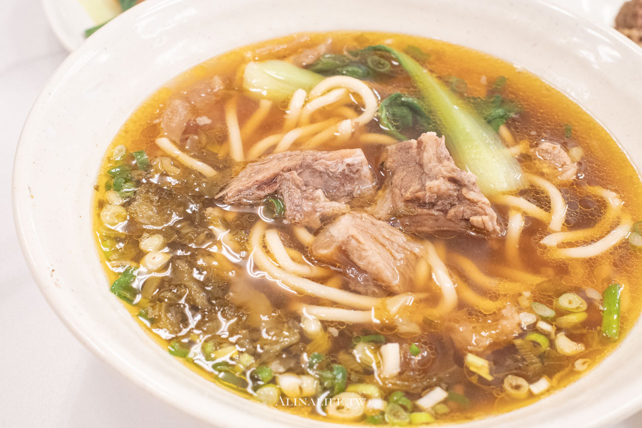 九添福牛肉麵館|新竹米其林指南推薦,紅燒湯頭加牛油味更香 @Alina 愛琳娜 九添福牛肉麵館|新竹米其林指南推薦,紅燒湯頭加牛油味更香 @Alina 愛琳娜