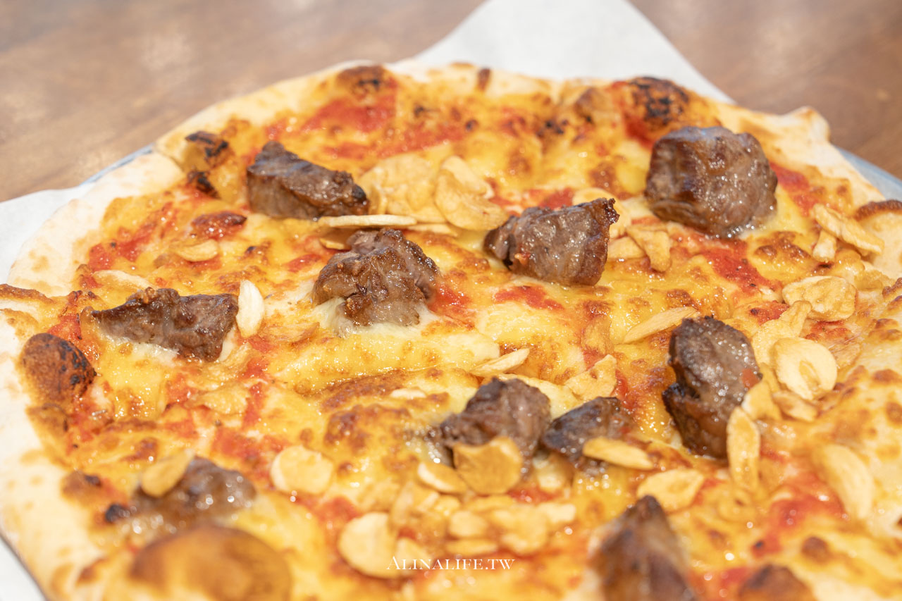 Pino Pizza｜老饕牛肉披薩真厲害！炸雞號稱天母最好吃！ @Alina 愛琳娜