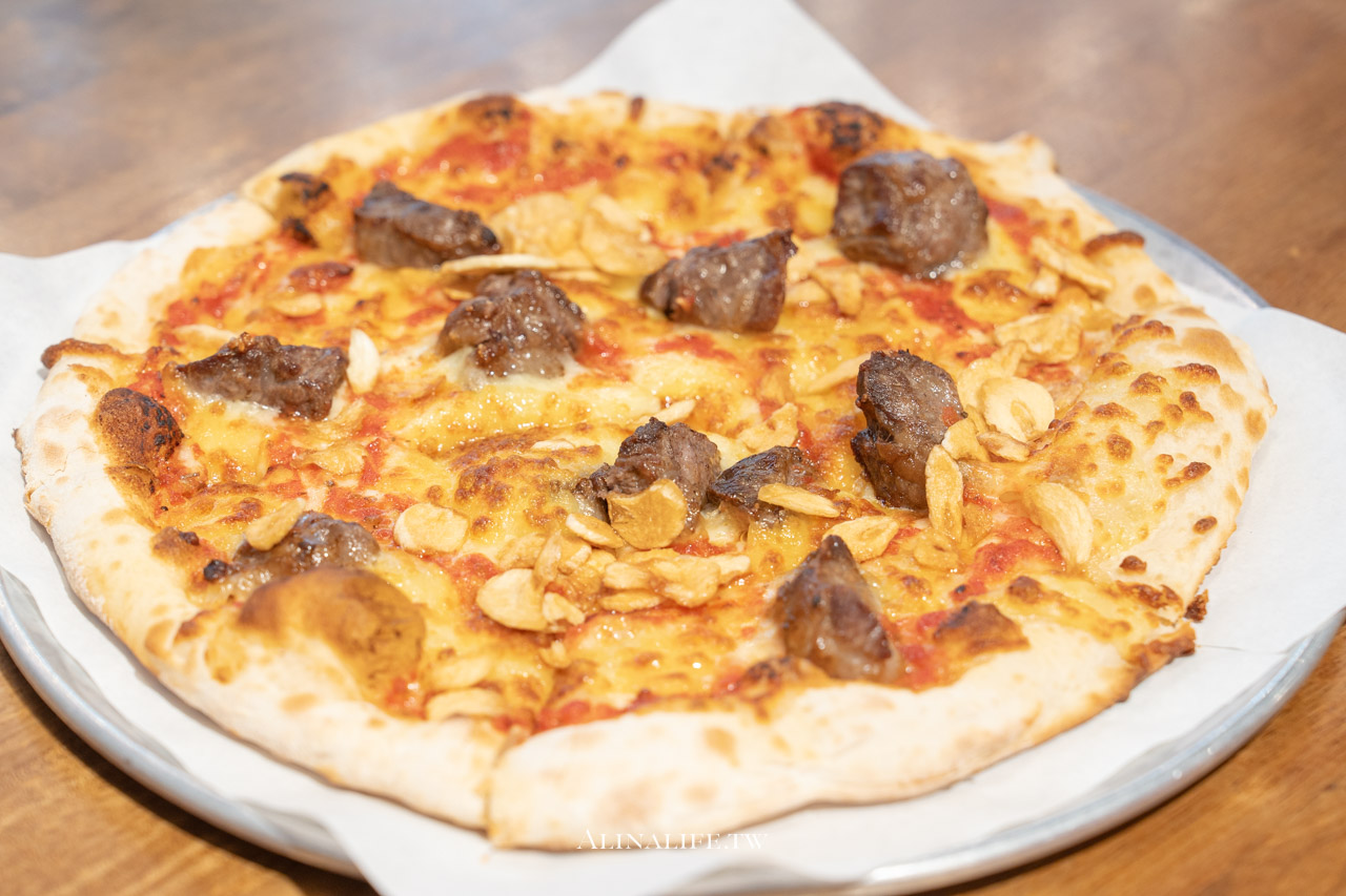 Pino Pizza｜老饕牛肉披薩真厲害！炸雞號稱天母最好吃！ @Alina 愛琳娜