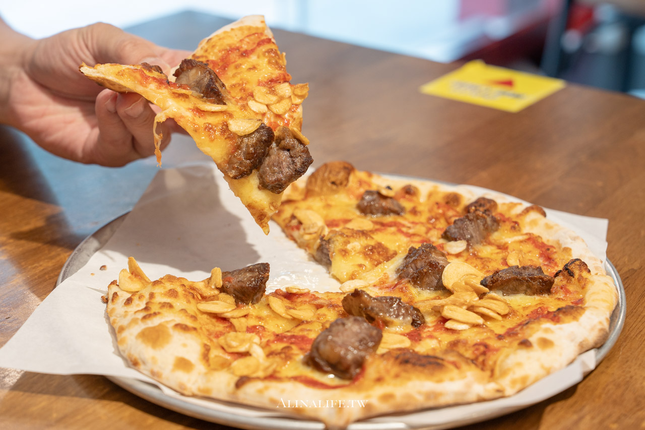 Pino Pizza｜老饕牛肉披薩真厲害！炸雞號稱天母最好吃！ @Alina 愛琳娜