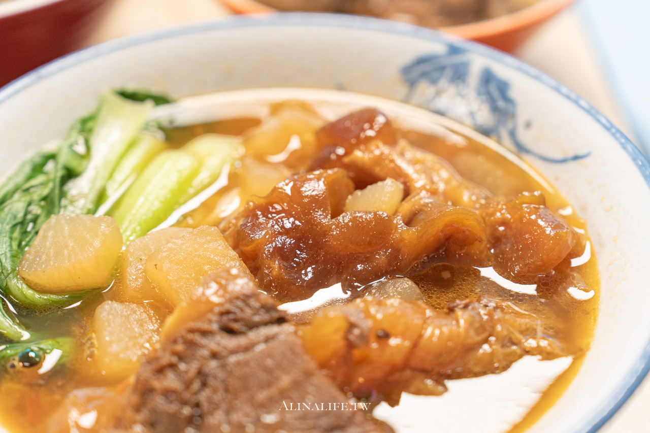 半島牛肉麵｜台北牛肉麵冠軍推薦，半筋半肉番茄牛肉麵 @Alina 愛琳娜