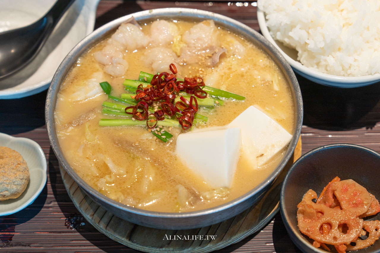 蟻月牛腸鍋｜東京輕鬆吃福岡名物，鍋物定食好吃口味多 @Alina 愛琳娜