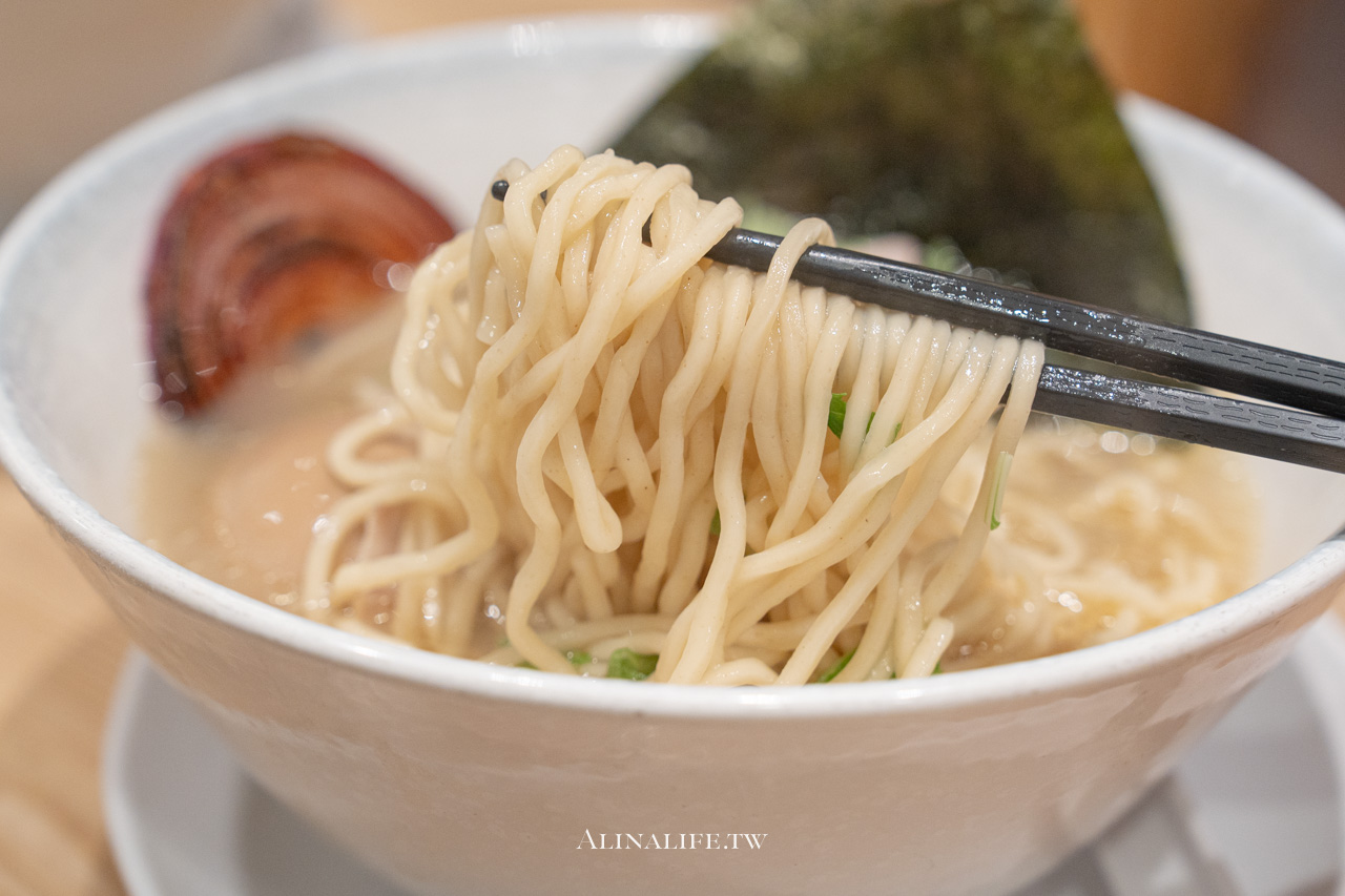 二屋牡蠣拉麵專門店|台北濃郁海味拉麵,免費加麵吃到飽 @Alina 愛琳娜 二屋牡蠣拉麵專門店|台北濃郁海味拉麵,免費加麵吃到飽 @Alina 愛琳娜