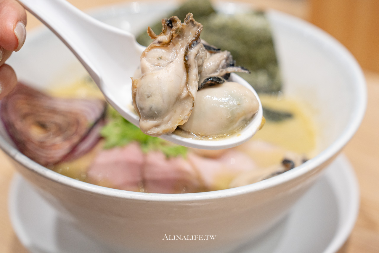 二屋牡蠣拉麵專門店|台北濃郁海味拉麵,免費加麵吃到飽 @Alina 愛琳娜 二屋牡蠣拉麵專門店|台北濃郁海味拉麵,免費加麵吃到飽 @Alina 愛琳娜